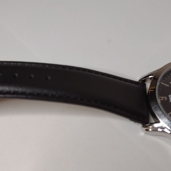 Calgary Flames Watch With Leather Band - Picture 5 of 15